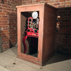 Mechanizm zegara Korfhage & Söhne po renowacji